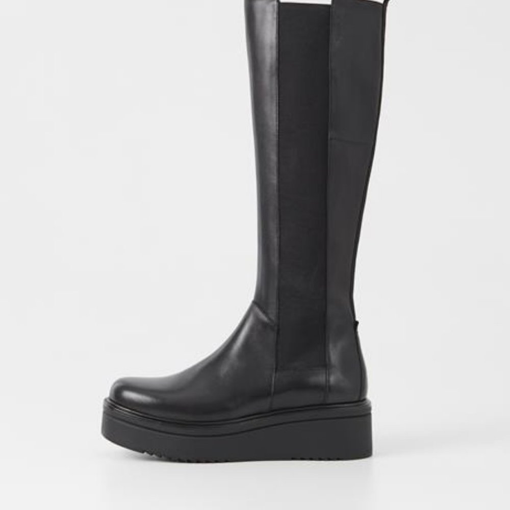 (LIKE NEW) Tara Cow Leather Vagabond Platform boots in size 5